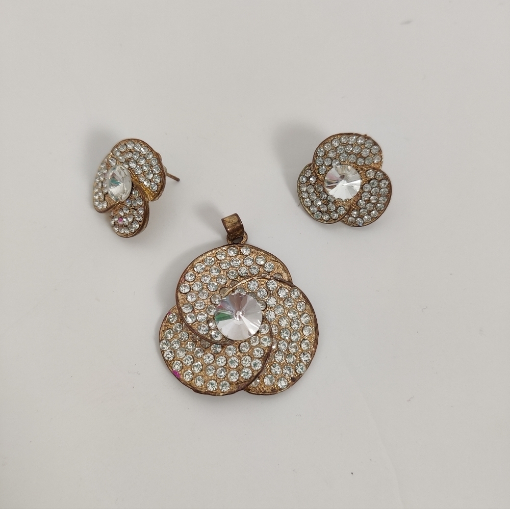 Glittering Crystal Flower Jewelry Set – Pendant and Earrings, Vintage Style